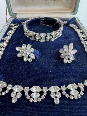 Vintage Sherman jewellery suite
